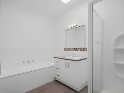 6 Bridget Court, Sale