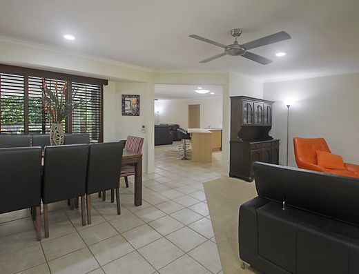 Family home in quiet cul-de-sac (Wheelchair friendly) image 9