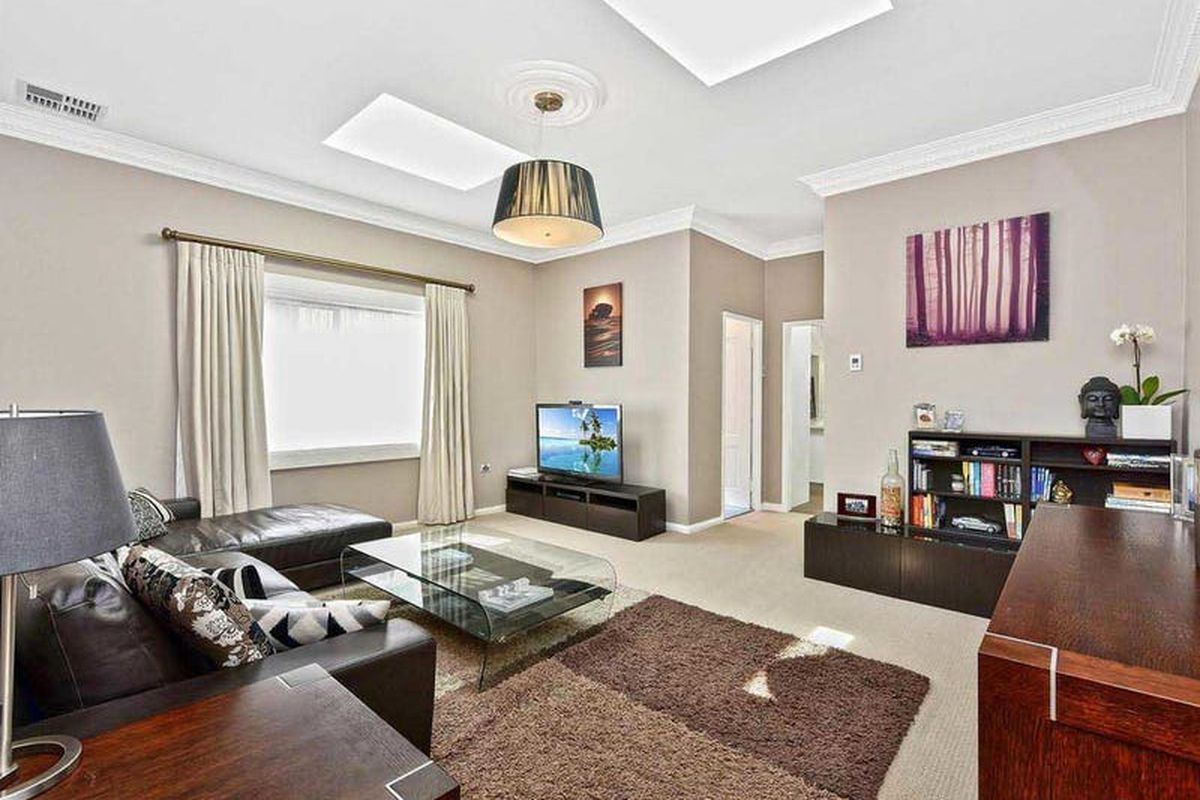 135 Lyons Road, Drummoyne