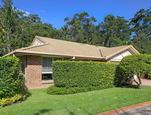 Centrally Located in The Bushlands Estates image 9