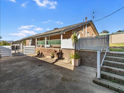 10  Priestley cres , Seymour