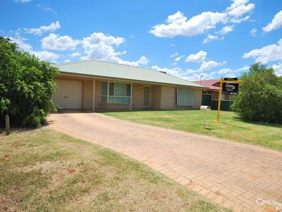 2 Hakea Place, Dubbo