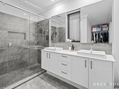 18 Cascade Drive, Aintree