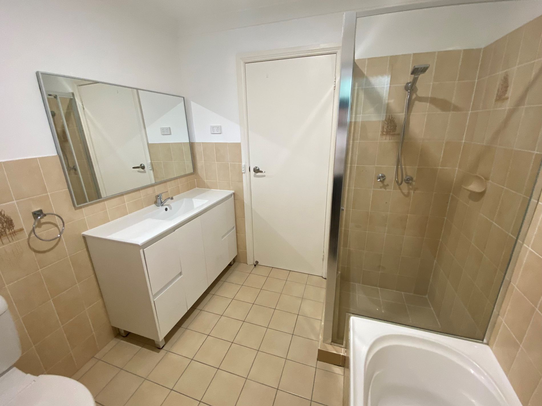 5 / 6A Fripp Crescent, Beverly Hills