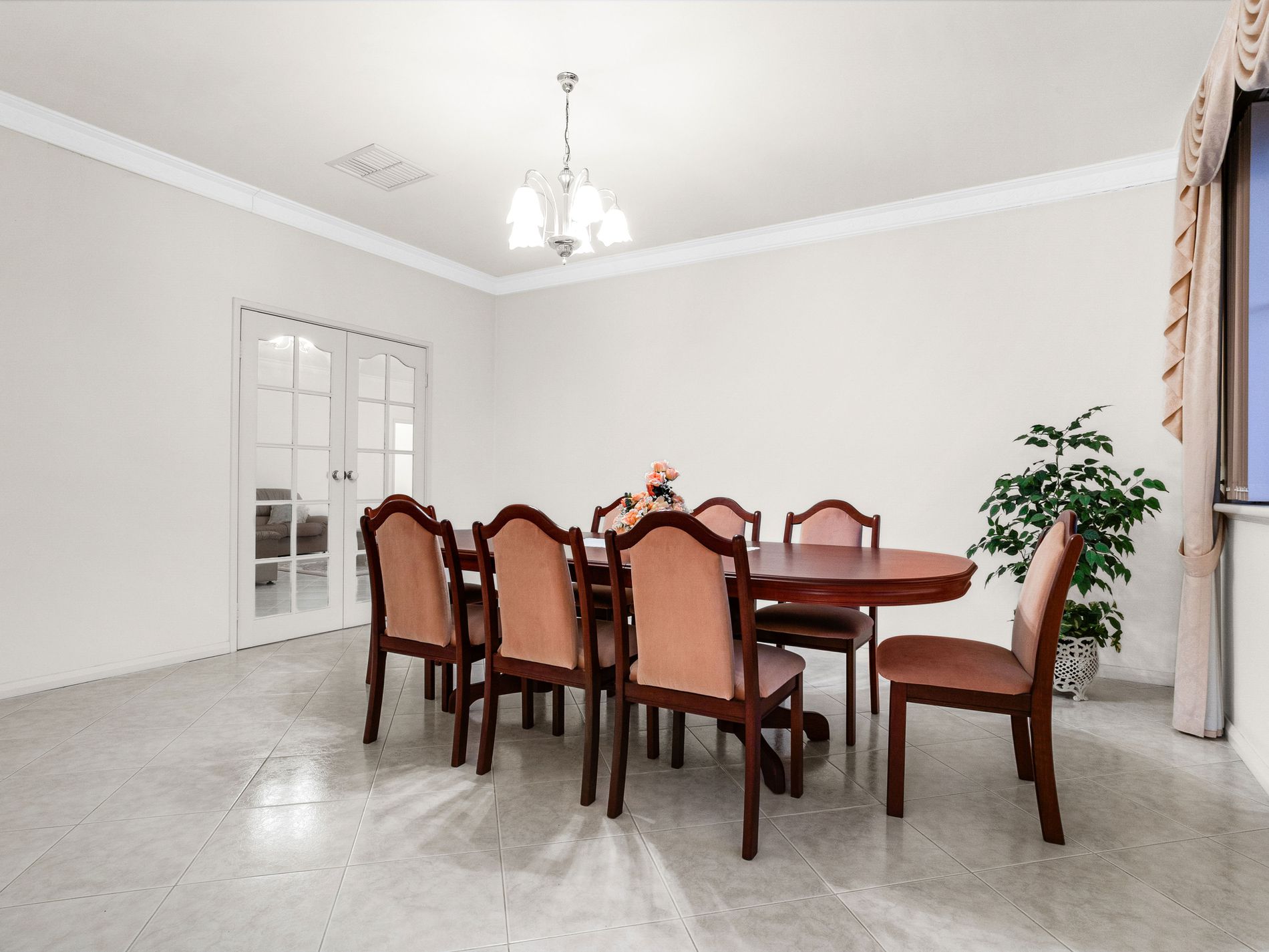 8 Rossiter Way, Winthrop