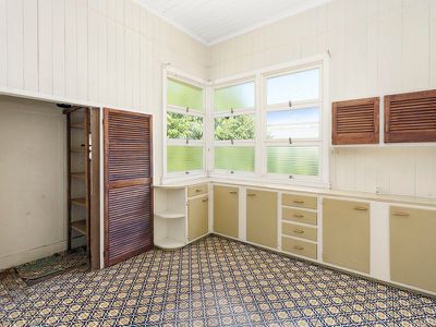 8 Whitehill Road, Newtown