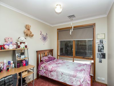 11 Wallara Road, Werribee