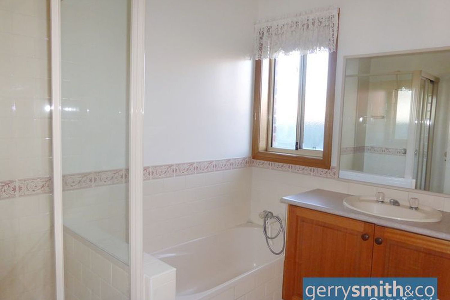 13 Hopkins Drive, Horsham
