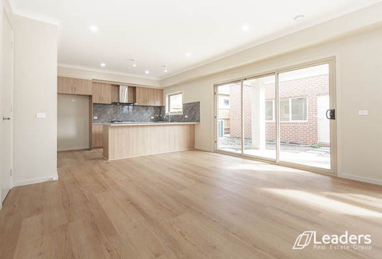 1 / 4 BOX AVENUE, Forest Hill