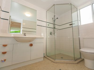 12 / 13-15 Anne Avenue, Broadbeach