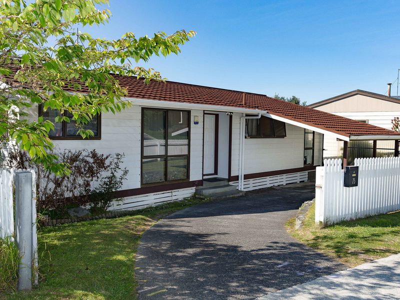 75 Fyvie Avenue, Tawa