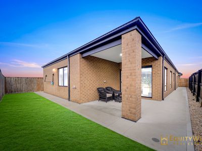 3 Farmingdale Street, Manor Lakes