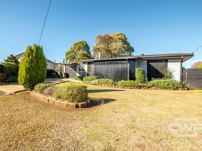 6 Coakes Street, Guyra