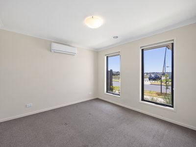 24 Woolly Parade, Clyde North