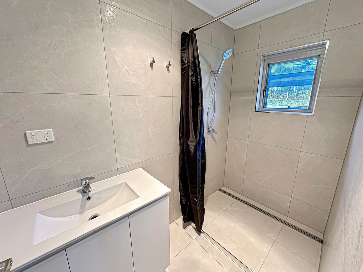 2 / 10 Second Avenue, Atherton