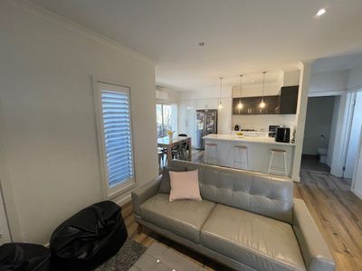 9 / 24 Laurence Avenue, Airport West