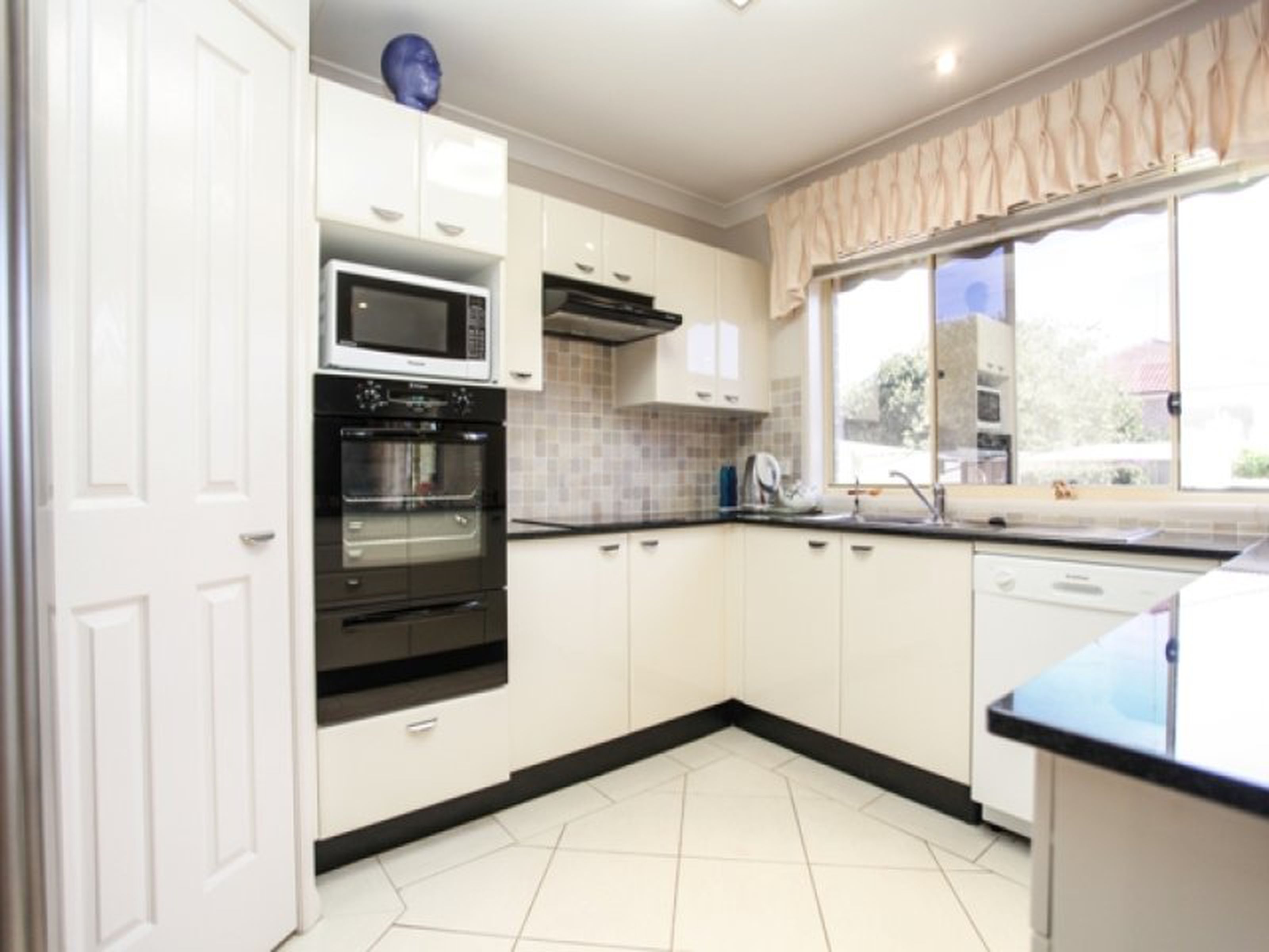 11 Cascade Avenue, GLENMORE PARK