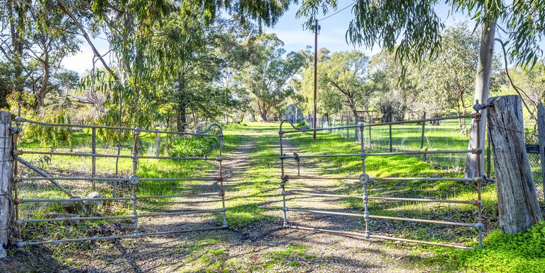 10 Dunnings Road, Balmattum