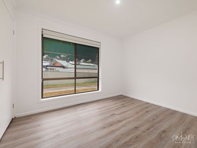 1 / 12 MCMAHON PLACE, West Wodonga