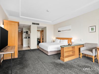 303 / 2801-2833 Gold Coast Highway, Surfers Paradise