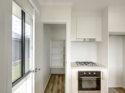 8 Johnstone Court, Evanston Gardens