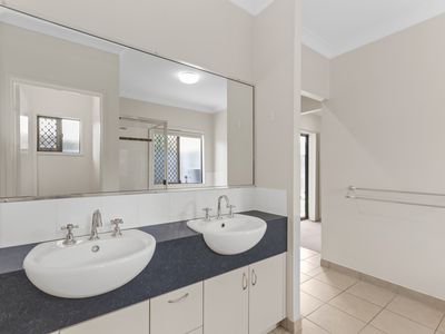 32 Klewarra Bvd, Douglas