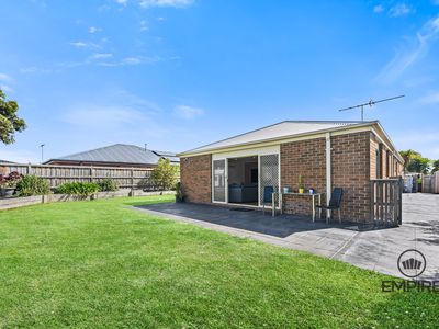 16 Yorkshire Drive, Cranbourne North