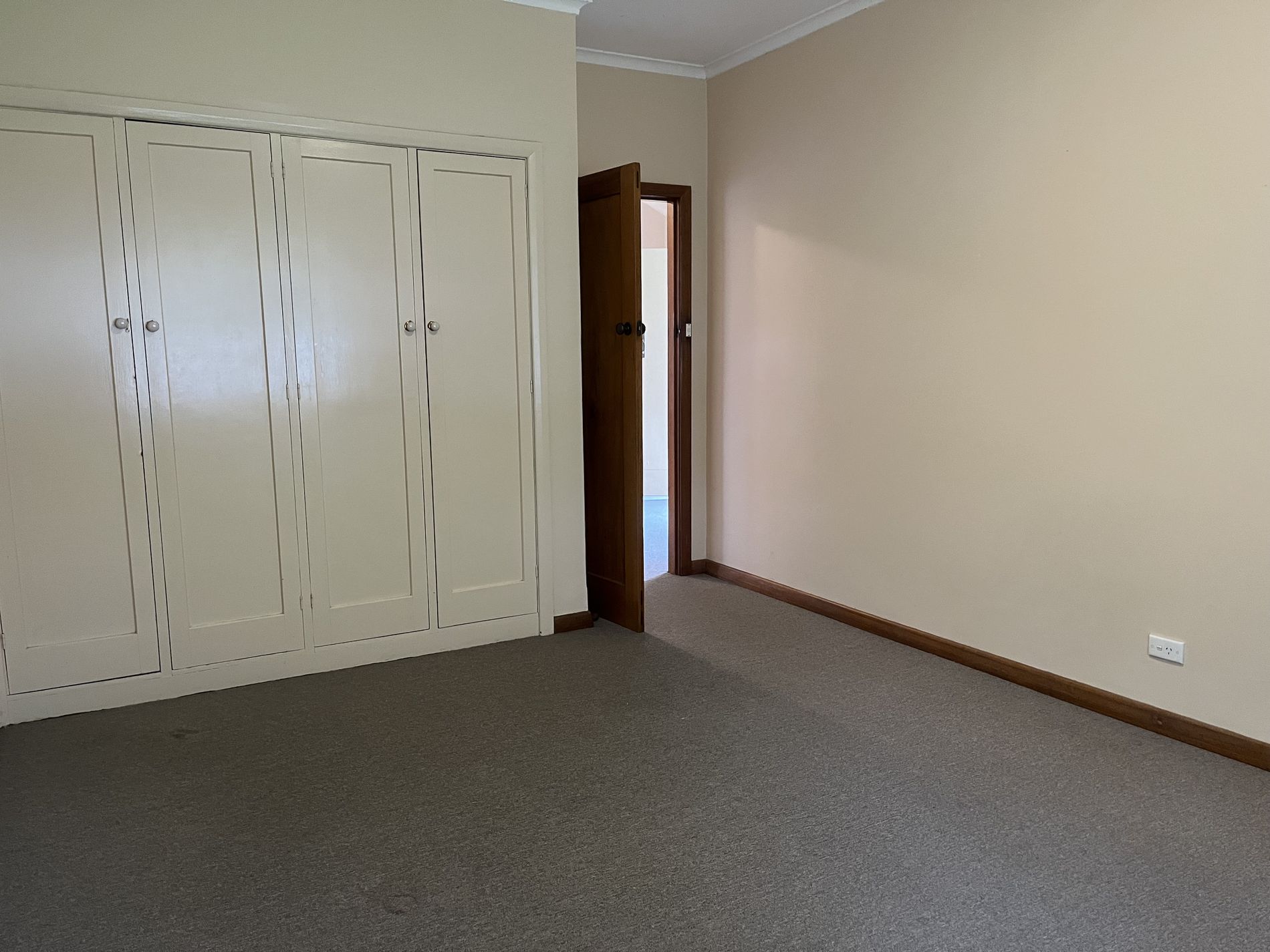 8 Garlick Avenue, Newtown