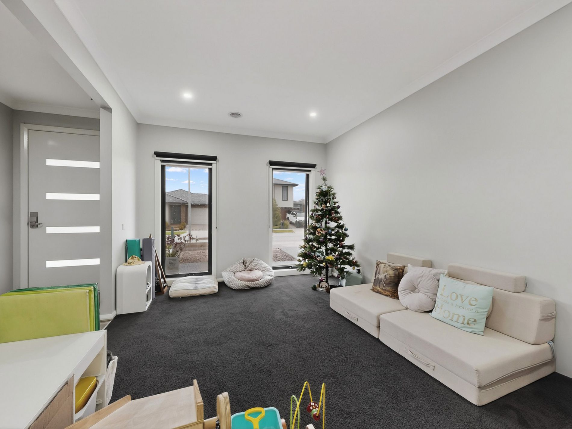 9 Kallista Circuit, Officer