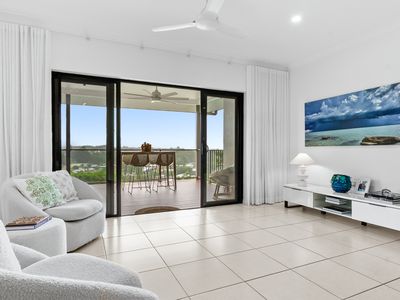 18 Travolta Close, White Rock