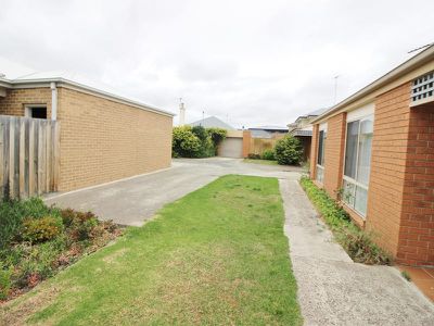 8A Calder Street, Manifold Heights