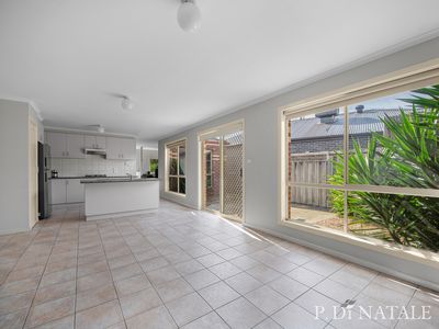 2 / 24 Coolabah Crescent, Hoppers Crossing