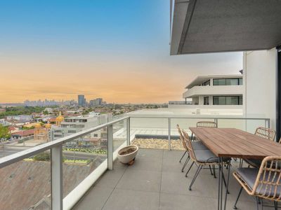 702 / 19 Russell Street, Essendon
