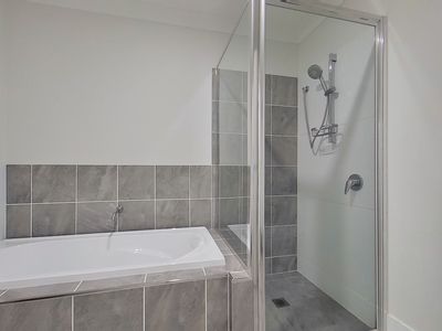 13B Lansdowne Drive, Dubbo