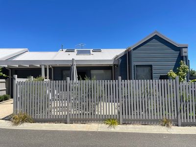 3 / 3 Cover Drive, New Gisborne