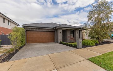 11 Ambleside Way, Officer