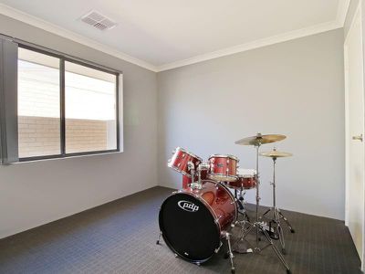 10 Narbone Way, Piara Waters