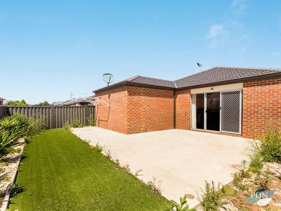12 Romek Way, Truganina