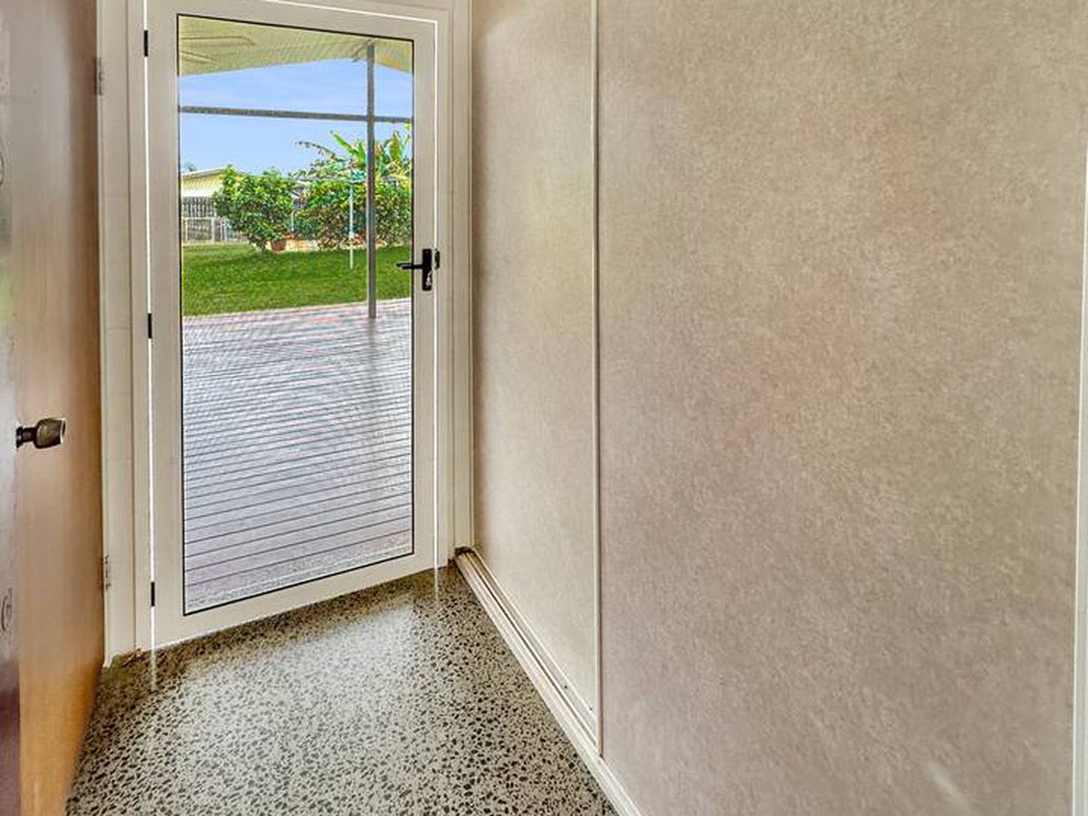 38 Grau Street, Atherton