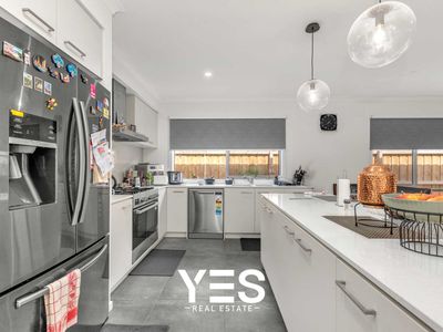 8 Ficus Way, Officer