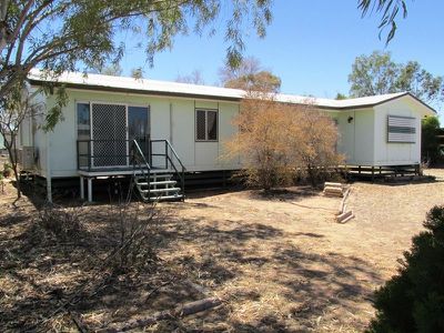 32-34 Miner Road, Longreach