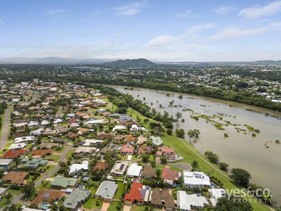 10 Carisbrooke Court, Annandale