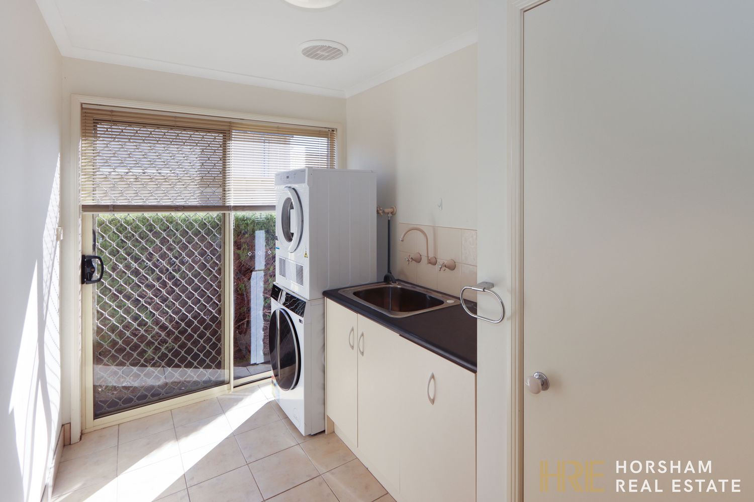 16 Burnett Street, Horsham