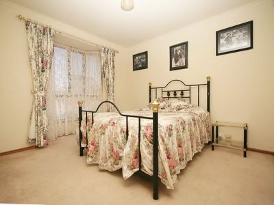 8 Clay Court, Renown Park
