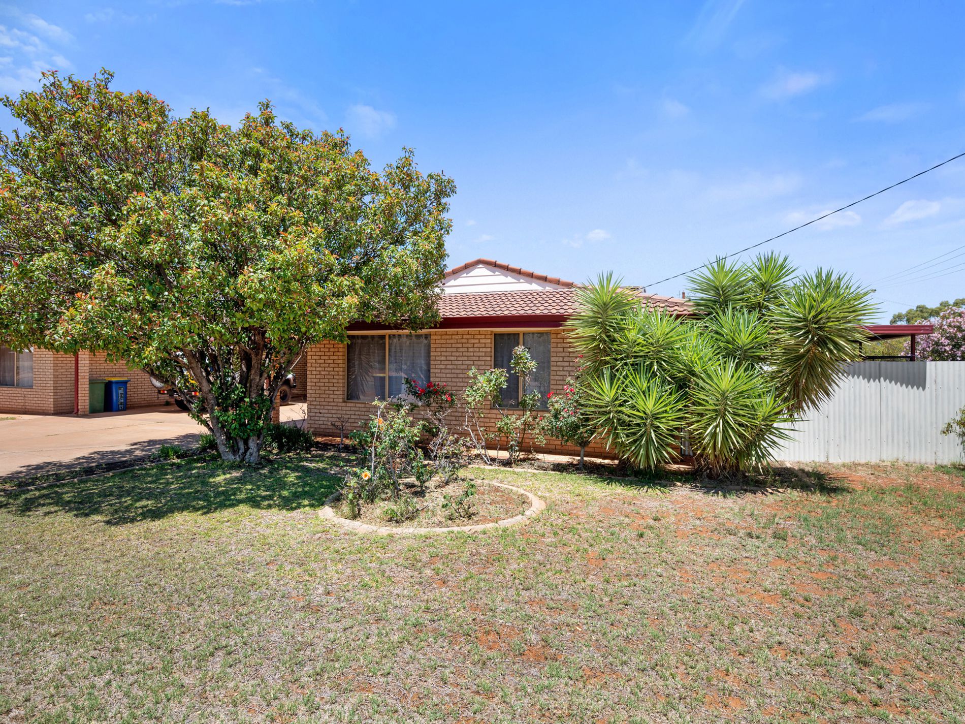 2 / 1 Nickel Lane, Hannans