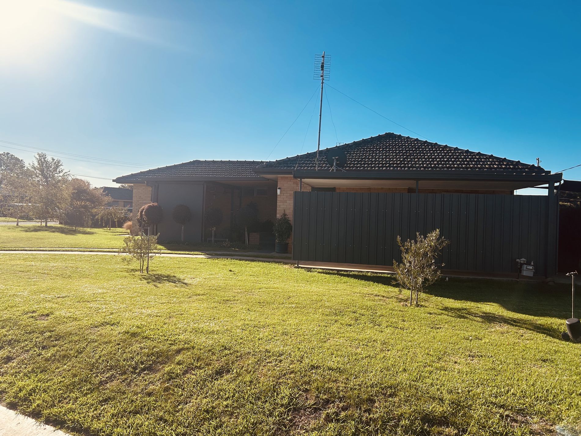 10 White Street, Finley