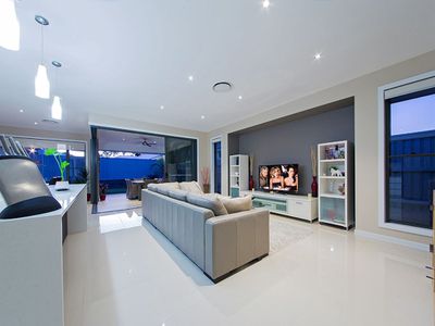 3 Lydia Pl, Wakerley