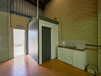 2 / 4 Pusey Road, Cockburn Central