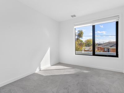 36 Stapley Crescent, Altona North