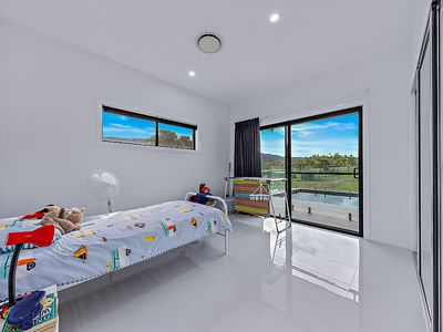 44 Holloway Drive, Sugarloaf